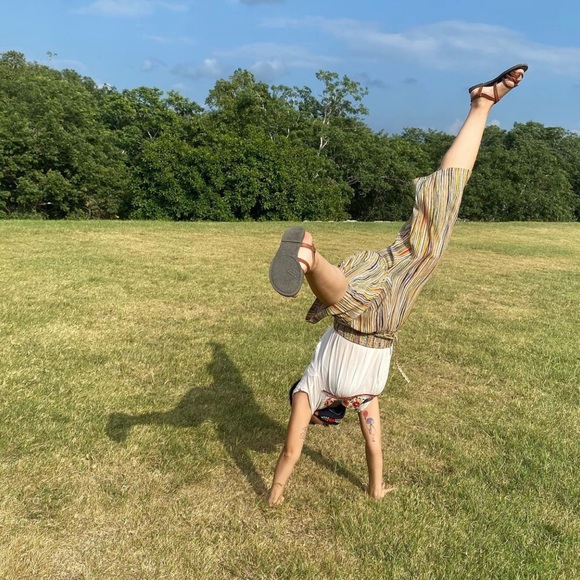 Summer 2 Piece - Red, Colorful, Fresh, Free - Picture 3 of 3